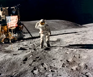 Salut au drapeau lunaire